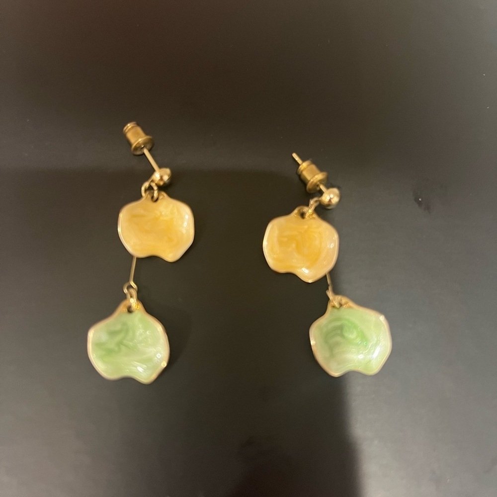 Women’s earrings